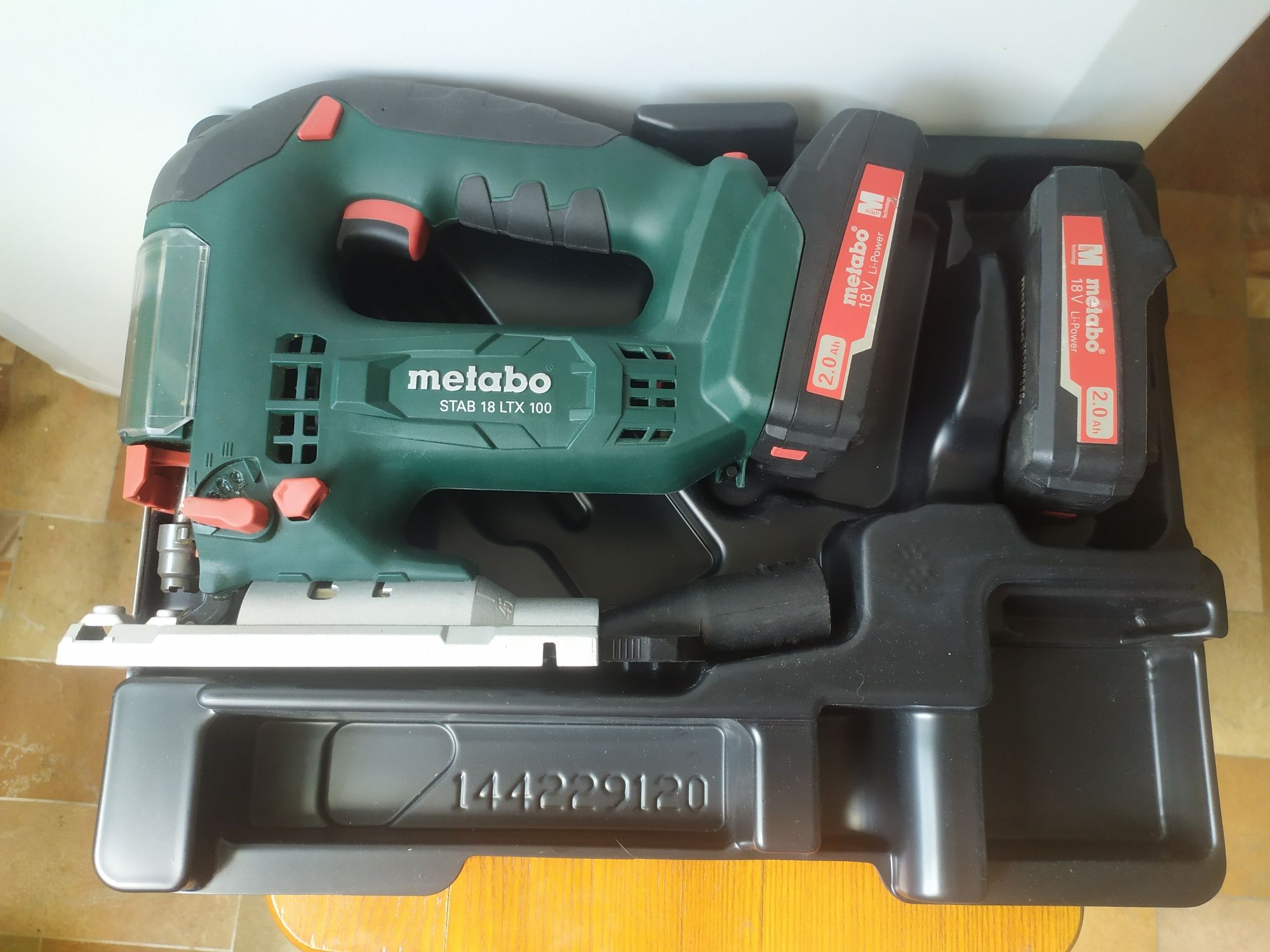 Продам лобзик metabo