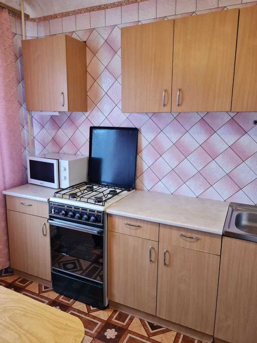 Продам 2 кімн. квартиру на Молодіжному, зуп. Героїв України. 32000