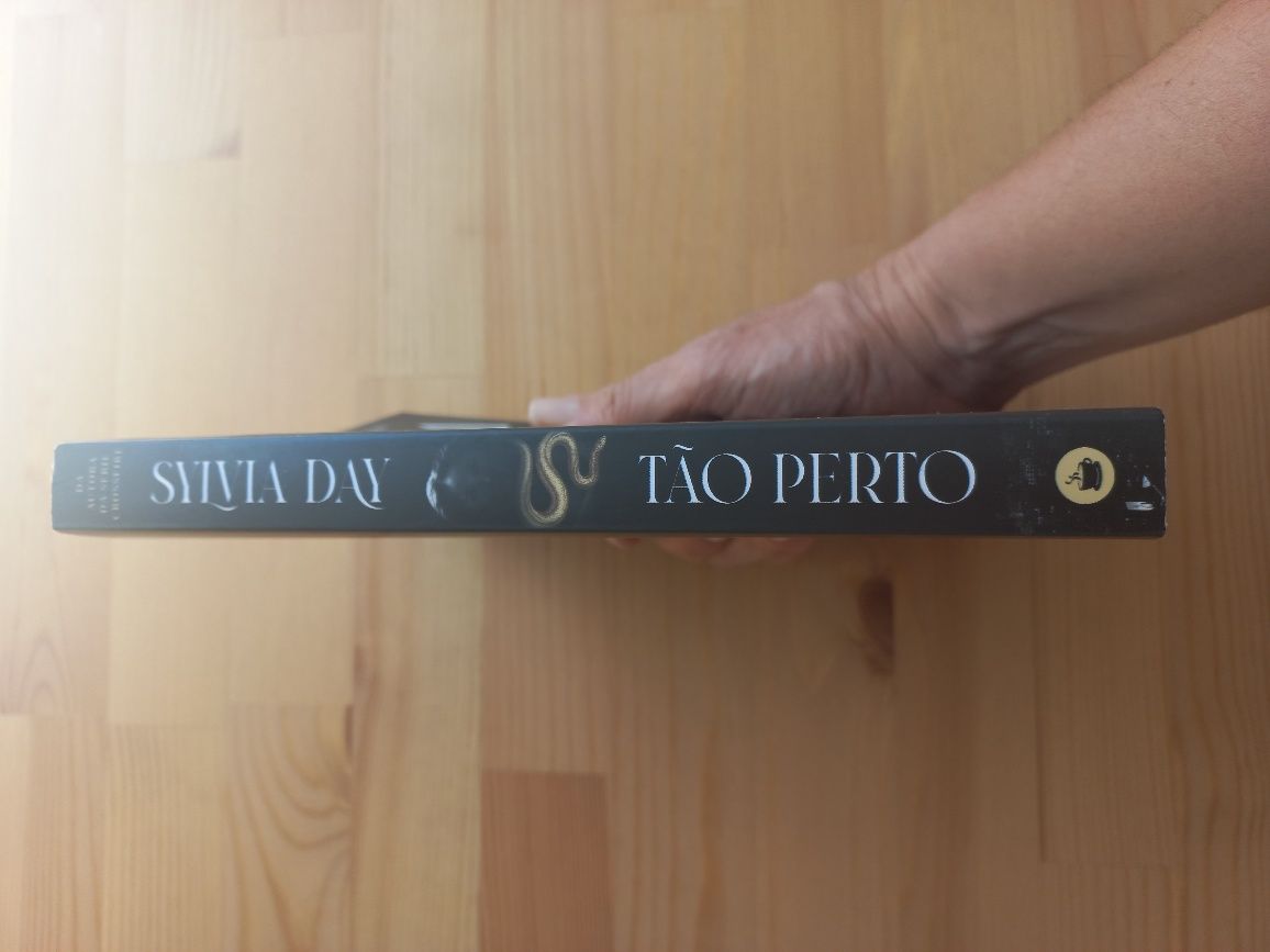 Livro "Tão Perto" Sylvia Day