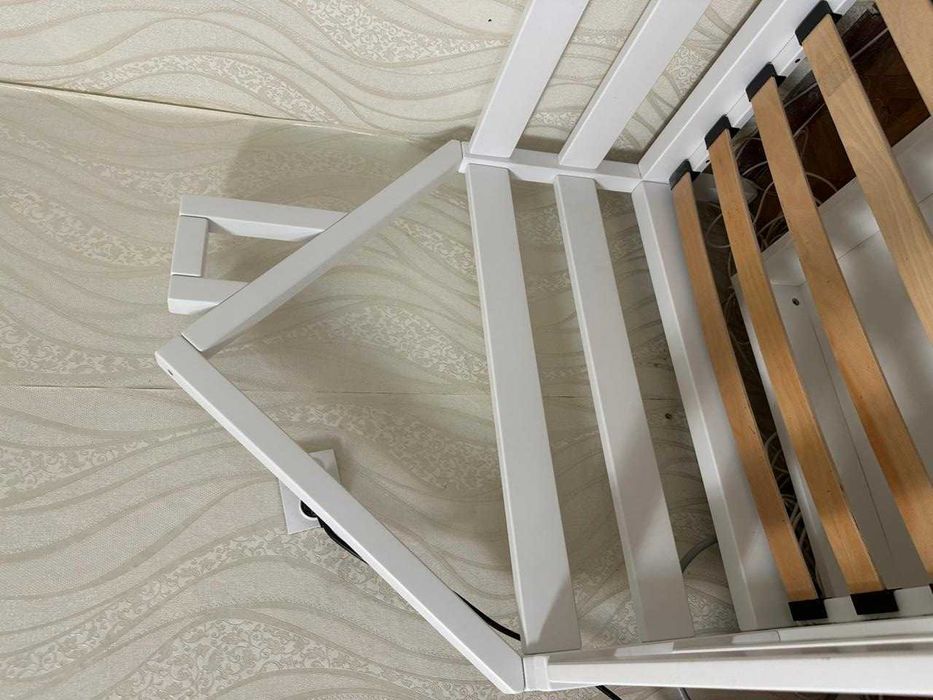 Ліжко дитяче з дерева
Ліжко дитяче з дерева