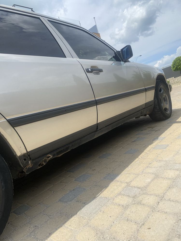 Mercedes benz w124 250d