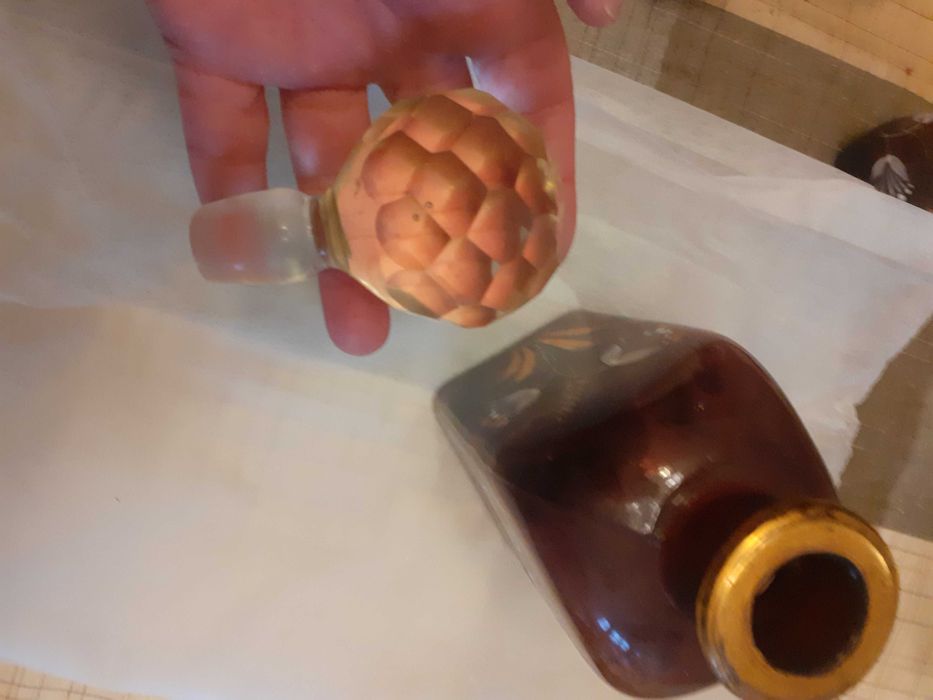 Garrafa antiga com pintura