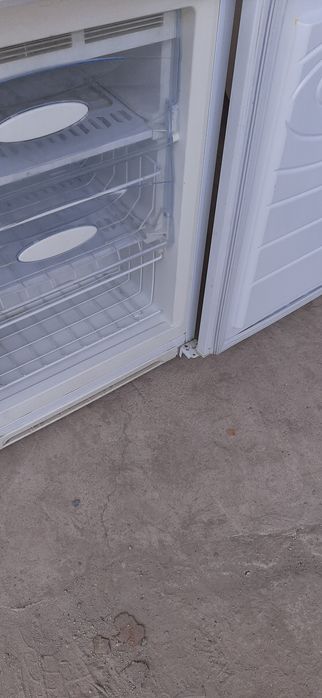 Морозилка камера малинькая