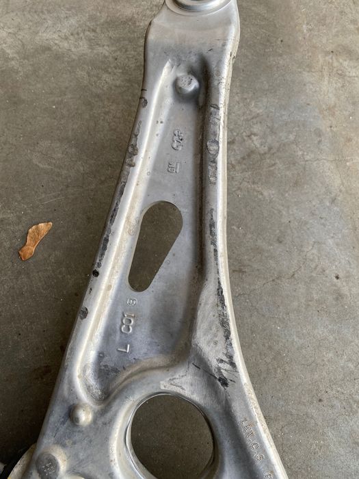 Продам рычаги передние 	Chevrolet Bolt EV