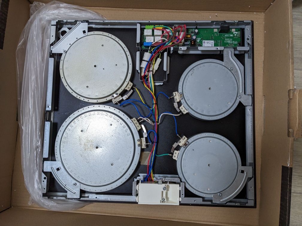 Варильна поверхня електрична WHIRLPOOL AKT 8130 BA