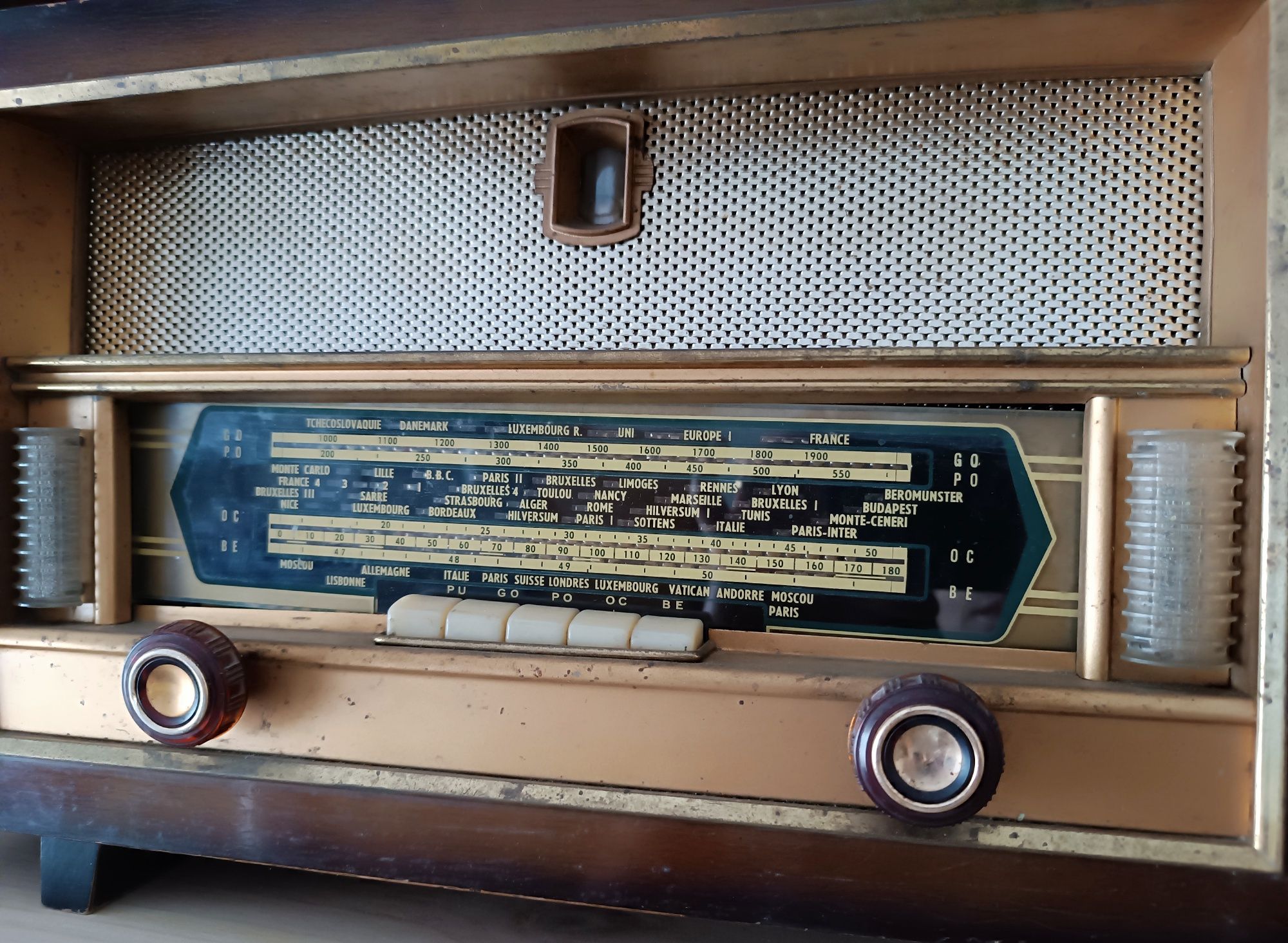 Rádio antigo para decoração