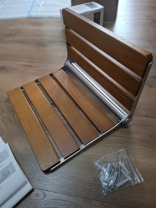 składane siedzisko prysznicowe, które można przymocować do ściany