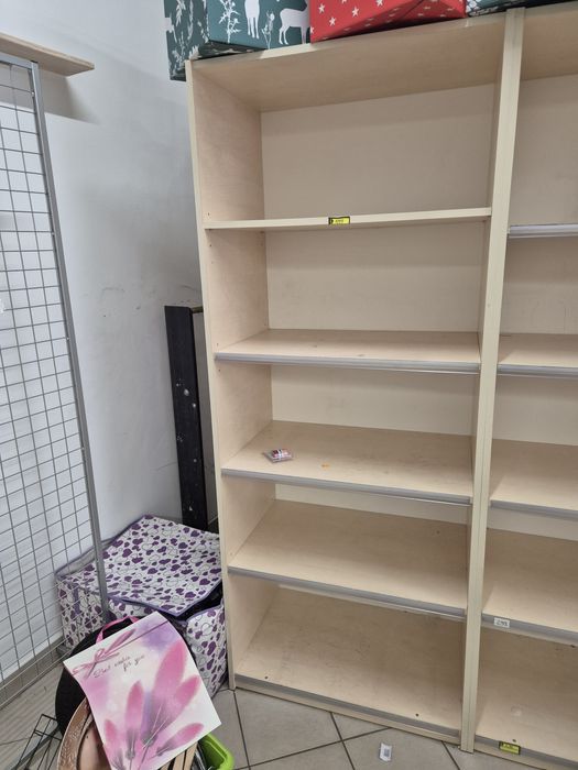 Regal drewnianny! Uzywany