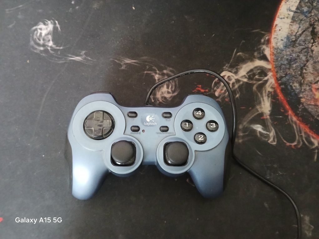 Pad do komputera Logitech Rumblepad 2