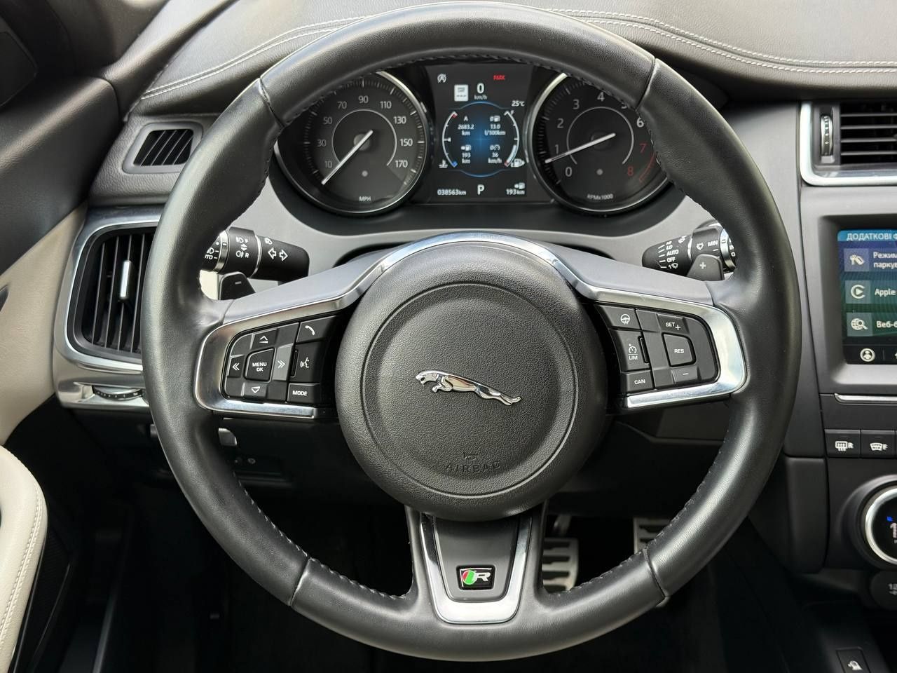 Jaguar E-Pace 2019 року, 2.0 бензин, AWD, автомат, пробіг 38 тис.км.