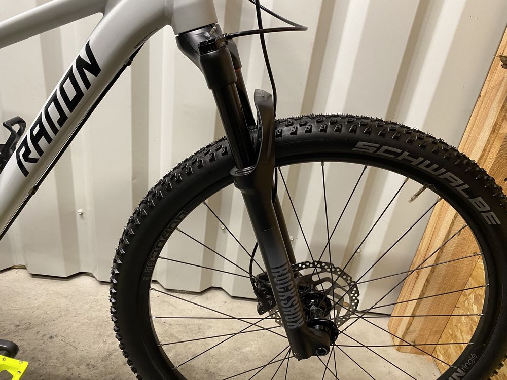 Стан нового Гірський велосипед Radon Jealous 3 Rock Shox Judy Air 29“