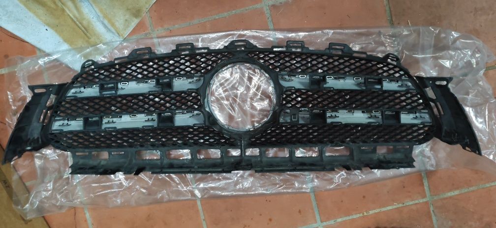 Grelha frontal Mercedes w213 (2O16-23)