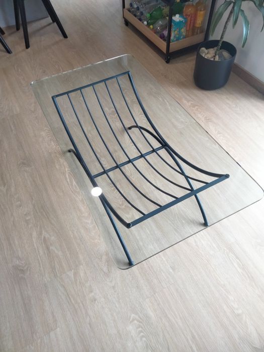 Mesa de café de ferro fundido e vidro