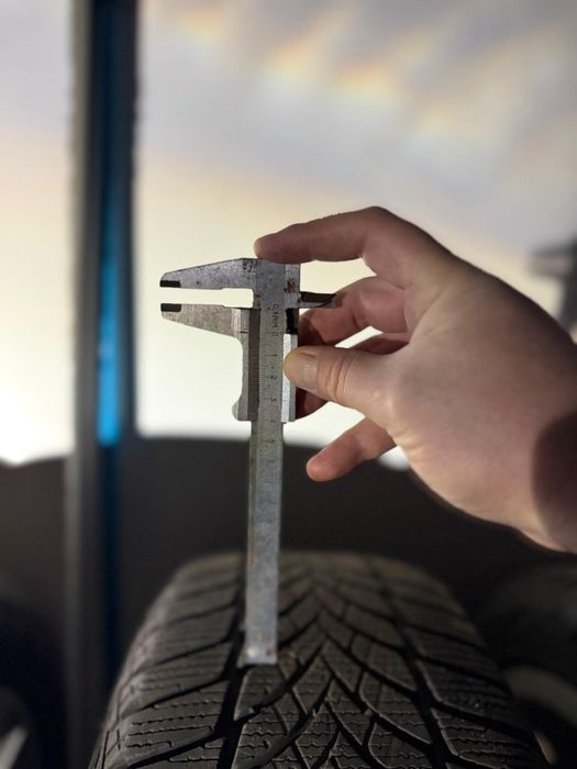 Зимові Шини 225/ 50 R 17 разом з дисками Audi