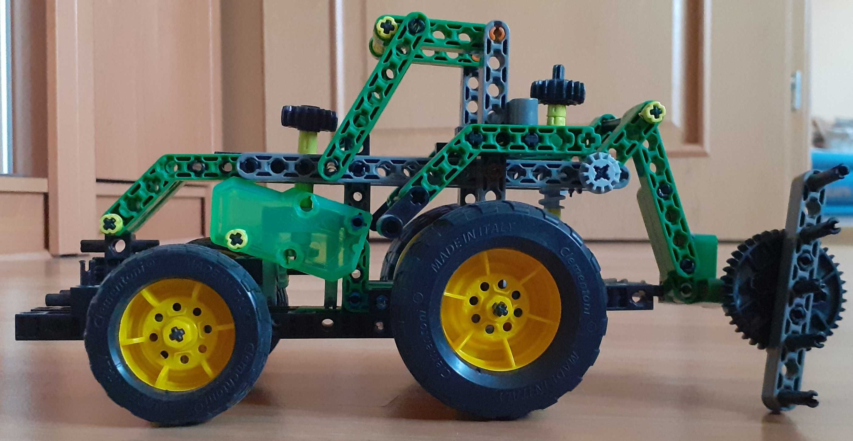 Traktor z klocków