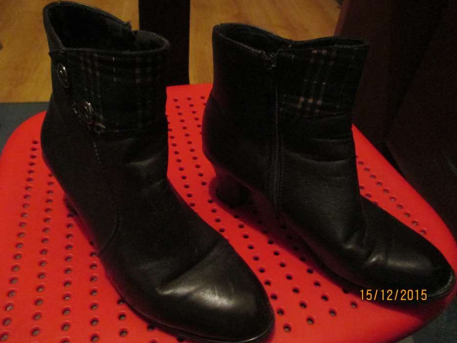 2 pares de botins de senhora nº35 e nº36