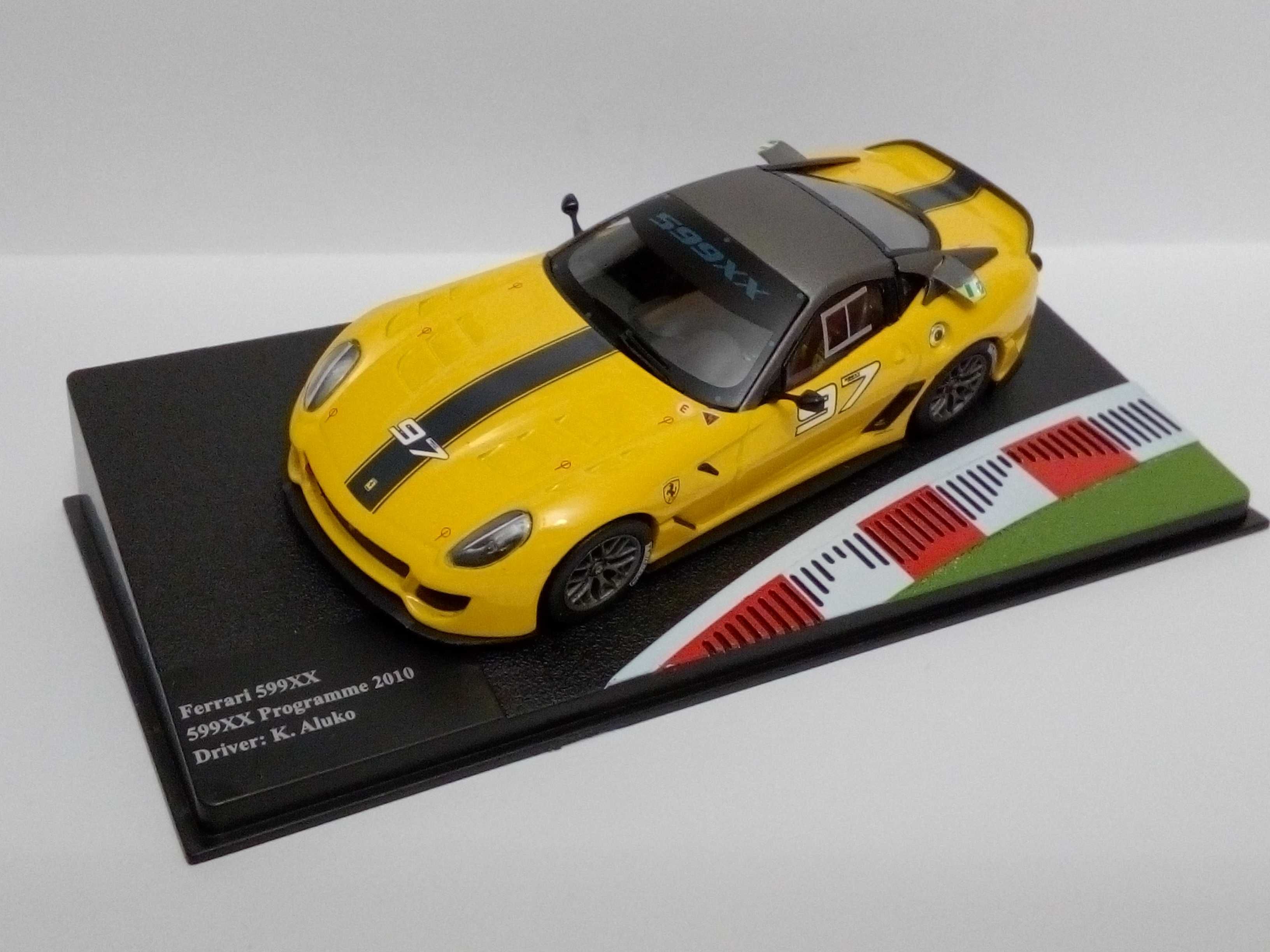 Miniaturas Ferrari de competição