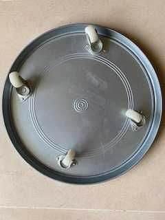 Base de metal com rodas