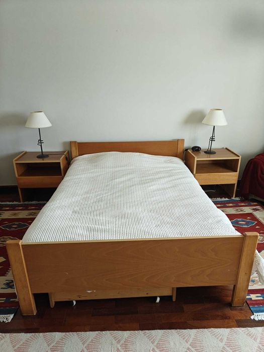 Quarto Completo em Faia– Cama, Cômodas, Mesas de Cabeceira e Mais