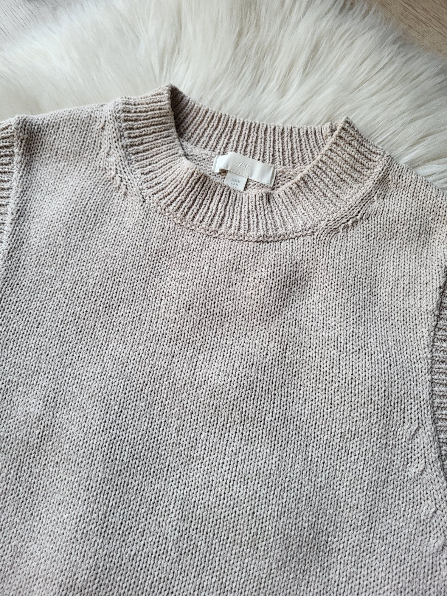Beżowy sweter bezrękawnik capsule wardrobe H&M rozmiar M