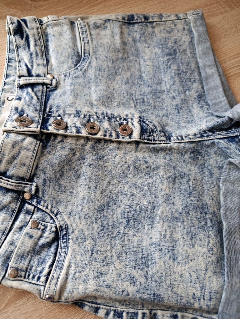Jeansowe spodenki New Yorker r.S.