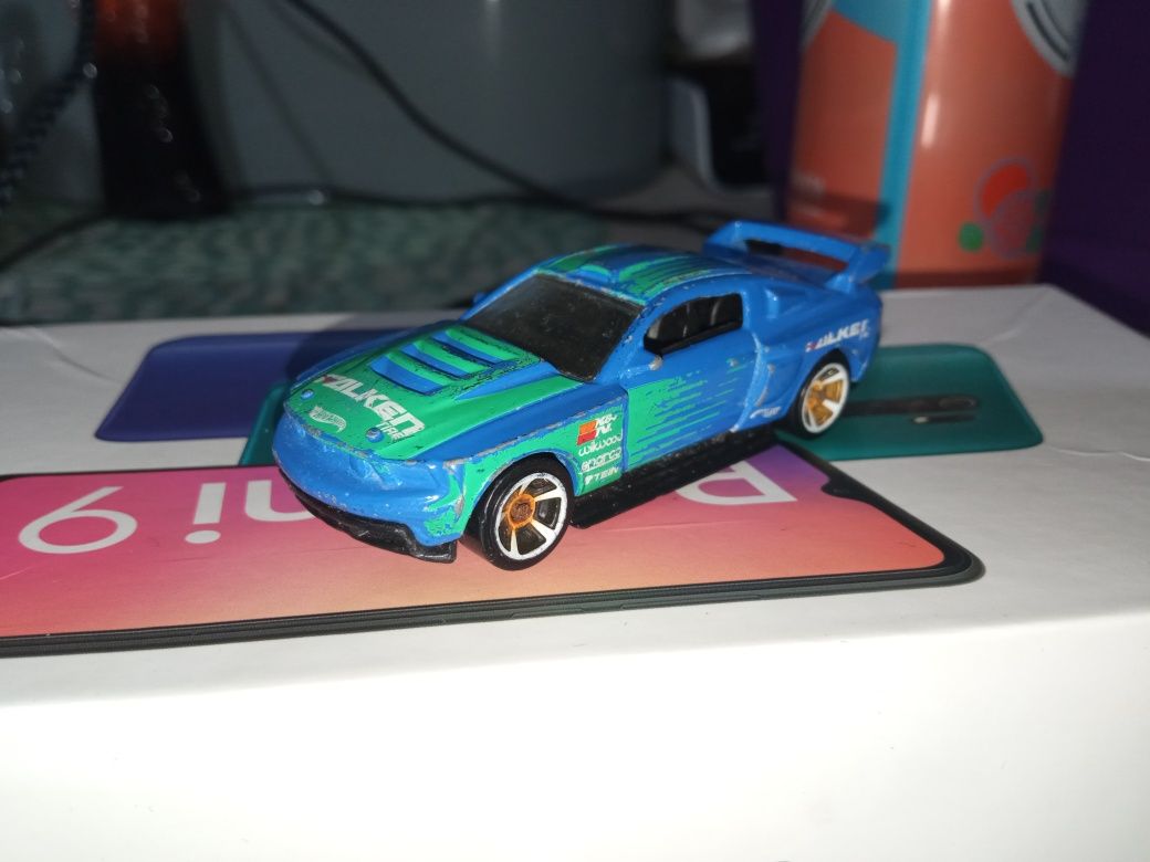 Ford Mustang falken hot wheels