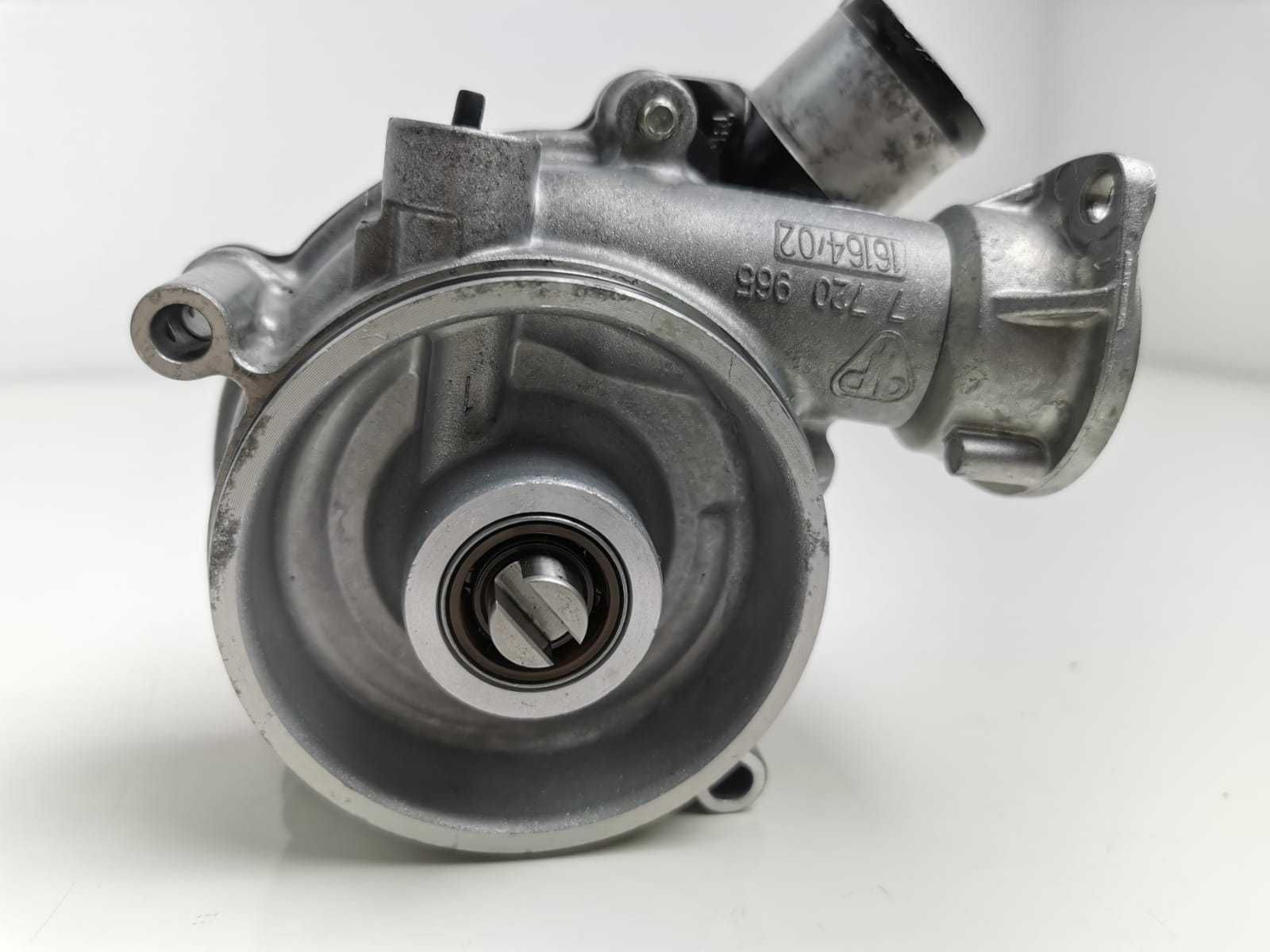 Pompa wody BMW S1000 K46 / K47 / K49 Oryginał JAK NOWA