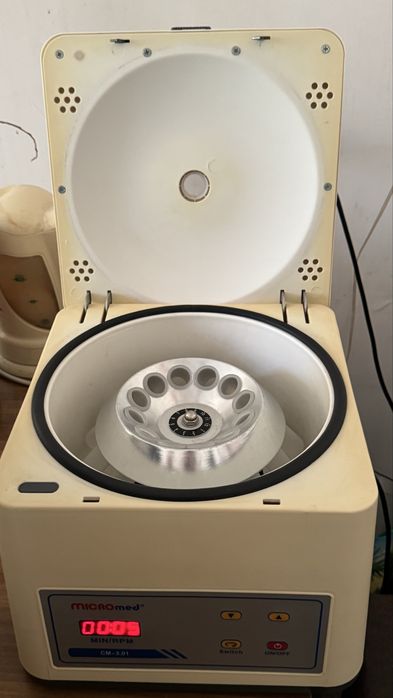 Лабораторна центрифуга MICROmed СМ-3.01 (б/в , справна)