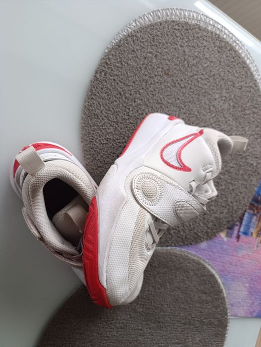 Buty Nike Team Hustle d11 rozmiar 37,5