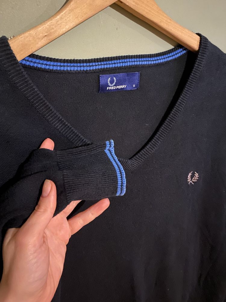 Męski sweter w serek fred perry S