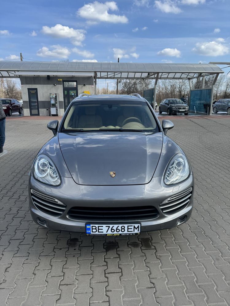 Продам семейный автомобиль Porsche Cayenne