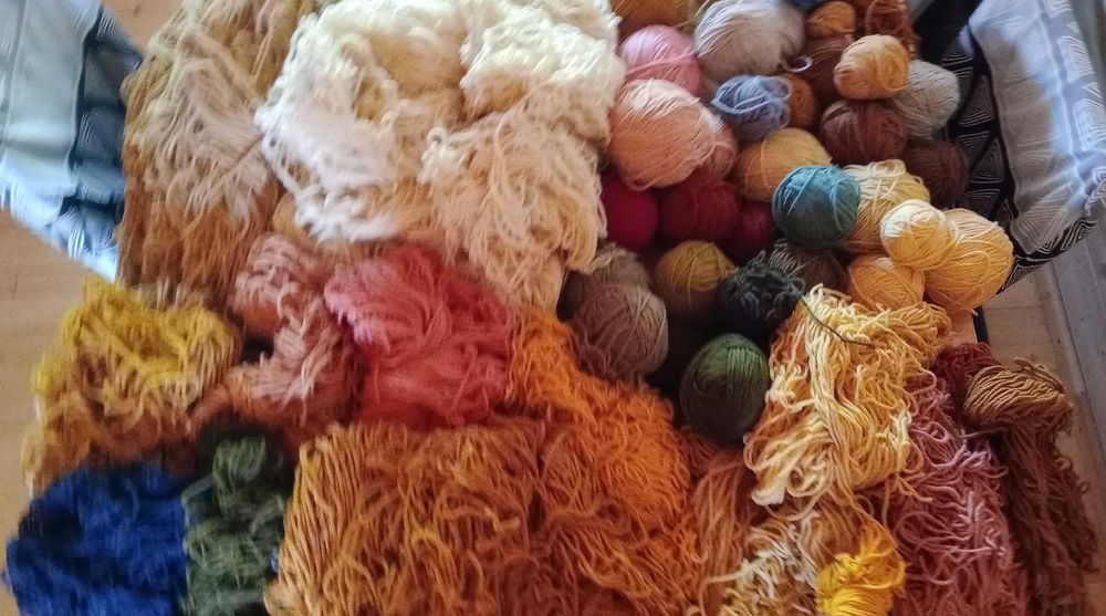 Lã para arraiolos (cerca de 8Kg). Portes incluídos.