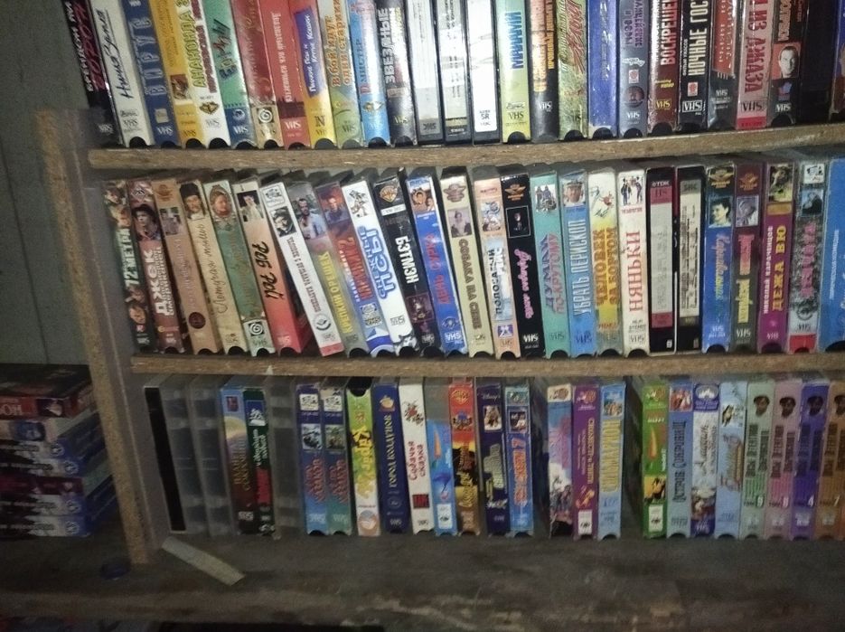 Продам видеопроигрователь и море касет