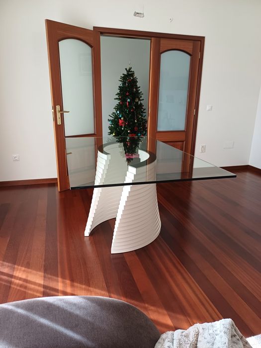 Mesa de jantar em estado novo