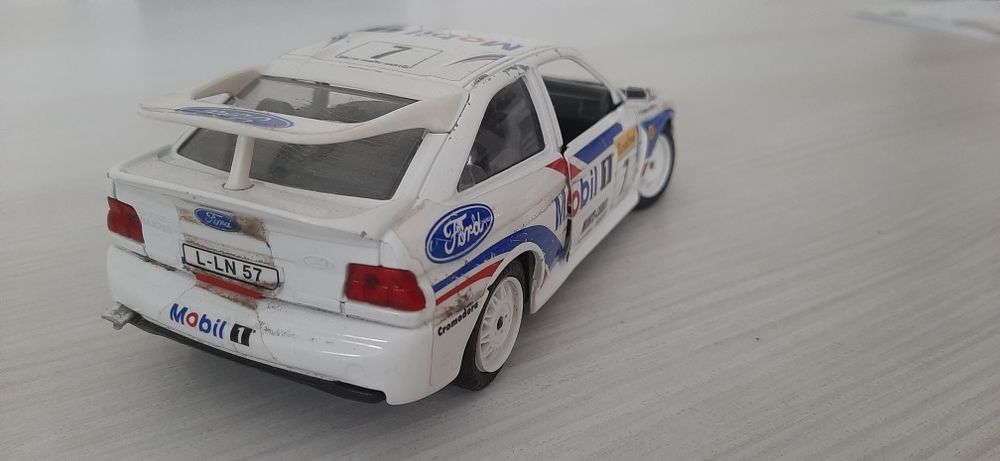Model Ford Escort RS Cosworth 1/24 Burago