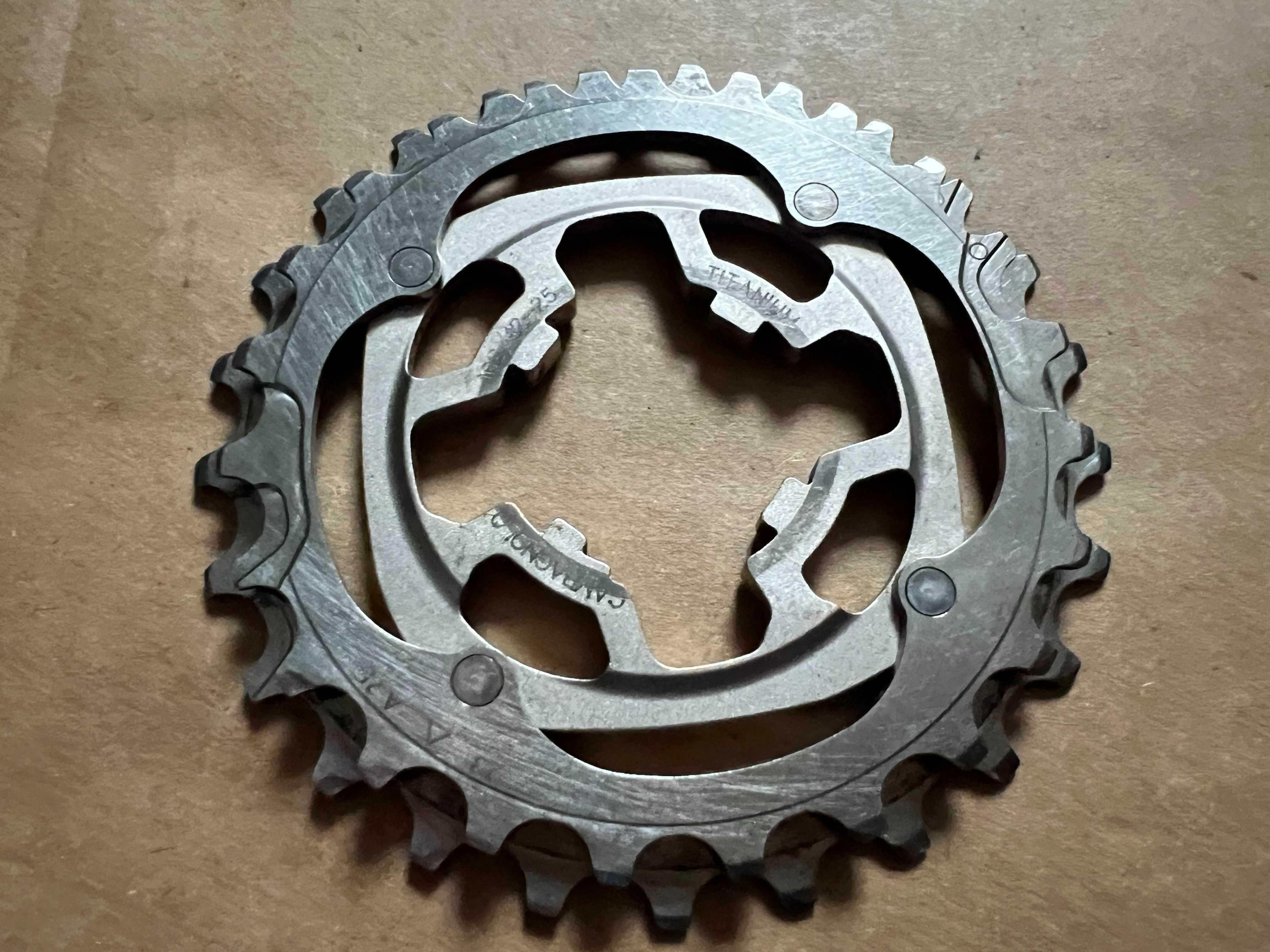 Zębatki do kasety pająk CAMPAGNOLO RECORD 23 25 zębów 10s TITANIUM