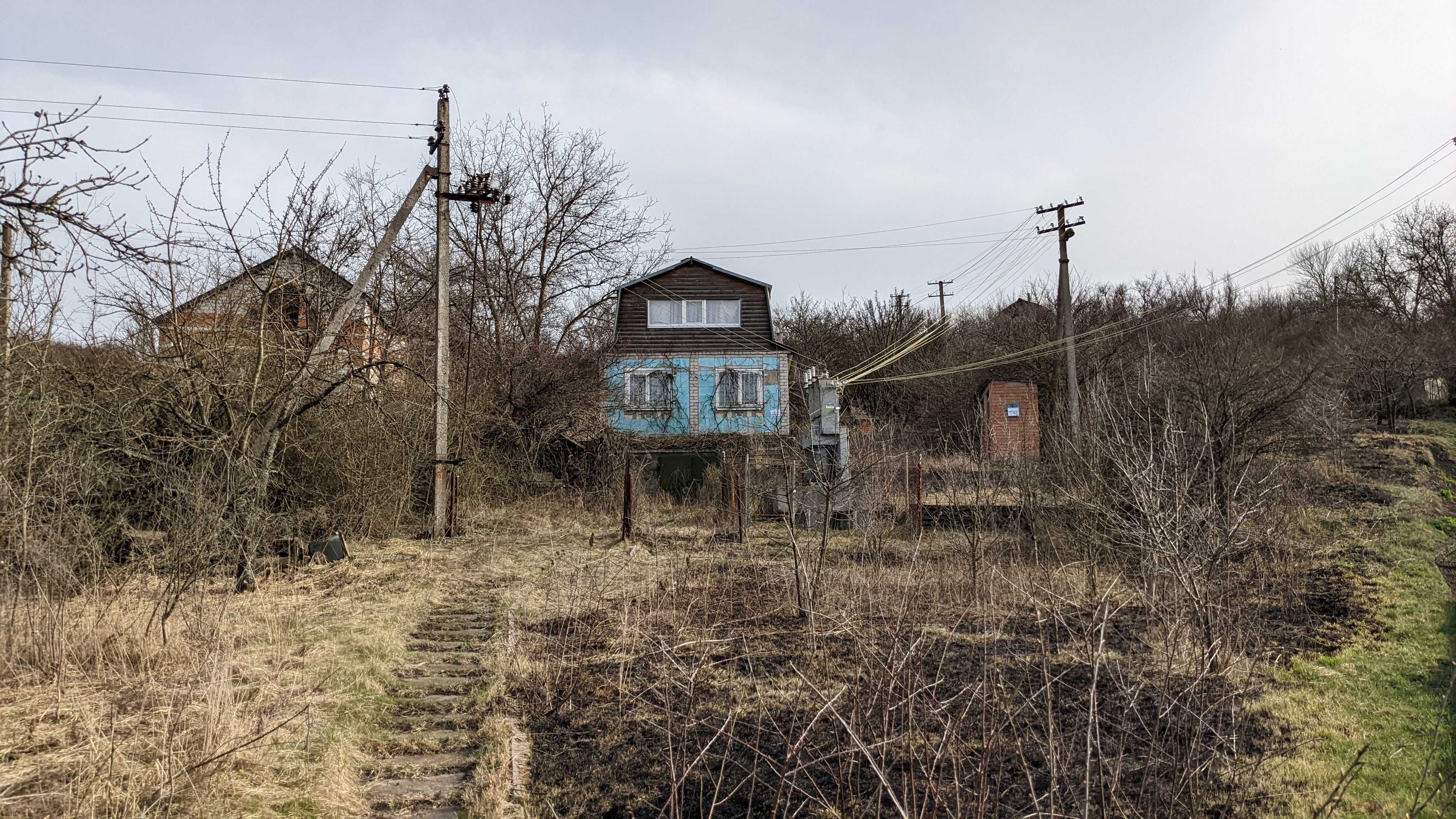 Продам двохповерхову дачу неподалік Пустоварів