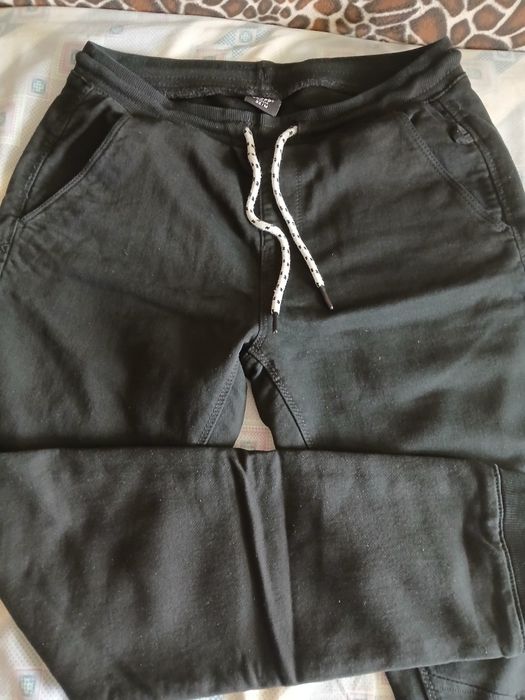 Брюки мужские,фирма Cropp ,темно синие,пояс и манжет внизу на резинке.