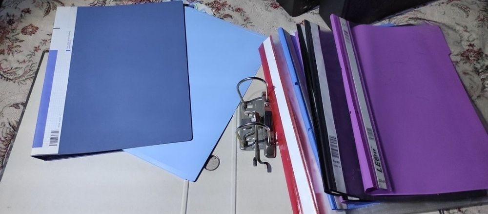 Сегрегатор, папка-реєстратор А4, папки-скоросшивачі, ручки кулькові