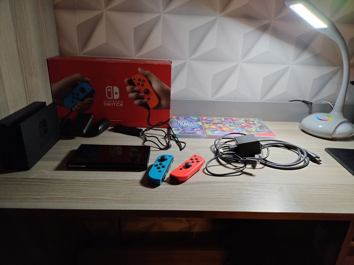 Nintendo switch 32GB v2