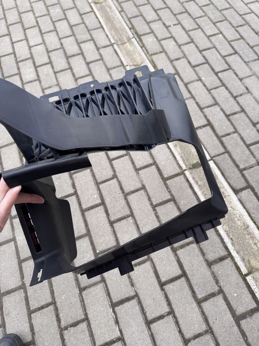 9J1121333AOK1 Воздуховод на лівий радіатор Taycan Porsche