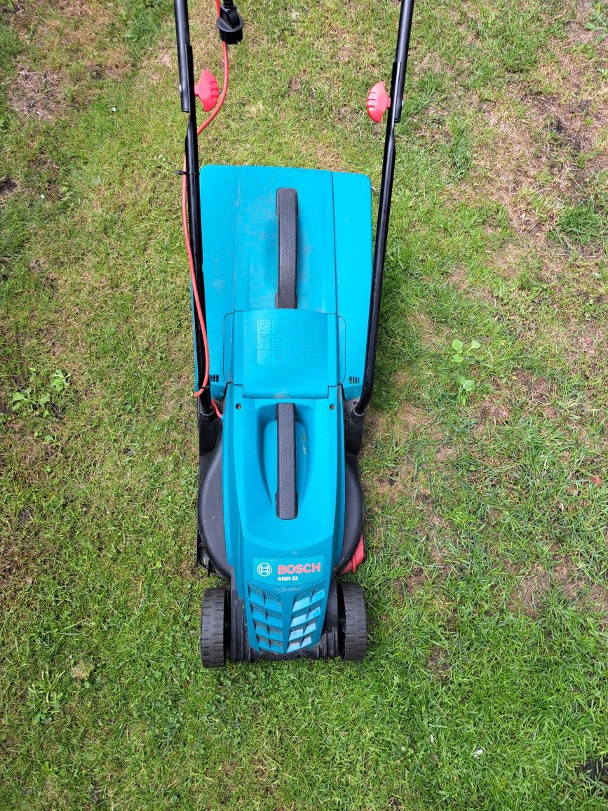 Kosiarka elektryczna Bosch ARM 32 z koszem