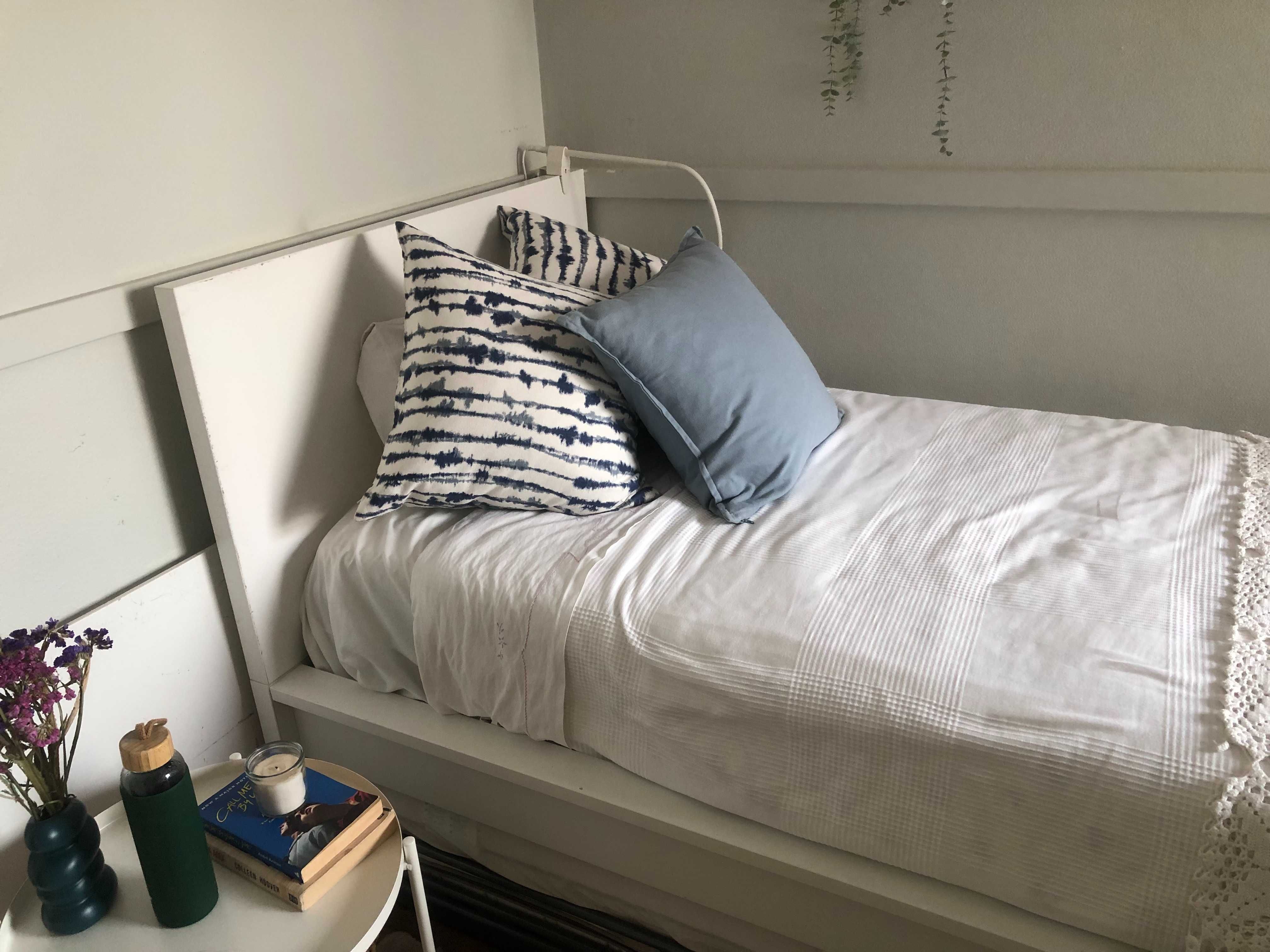 Cama de solteiro Ikea MALM com estrado
