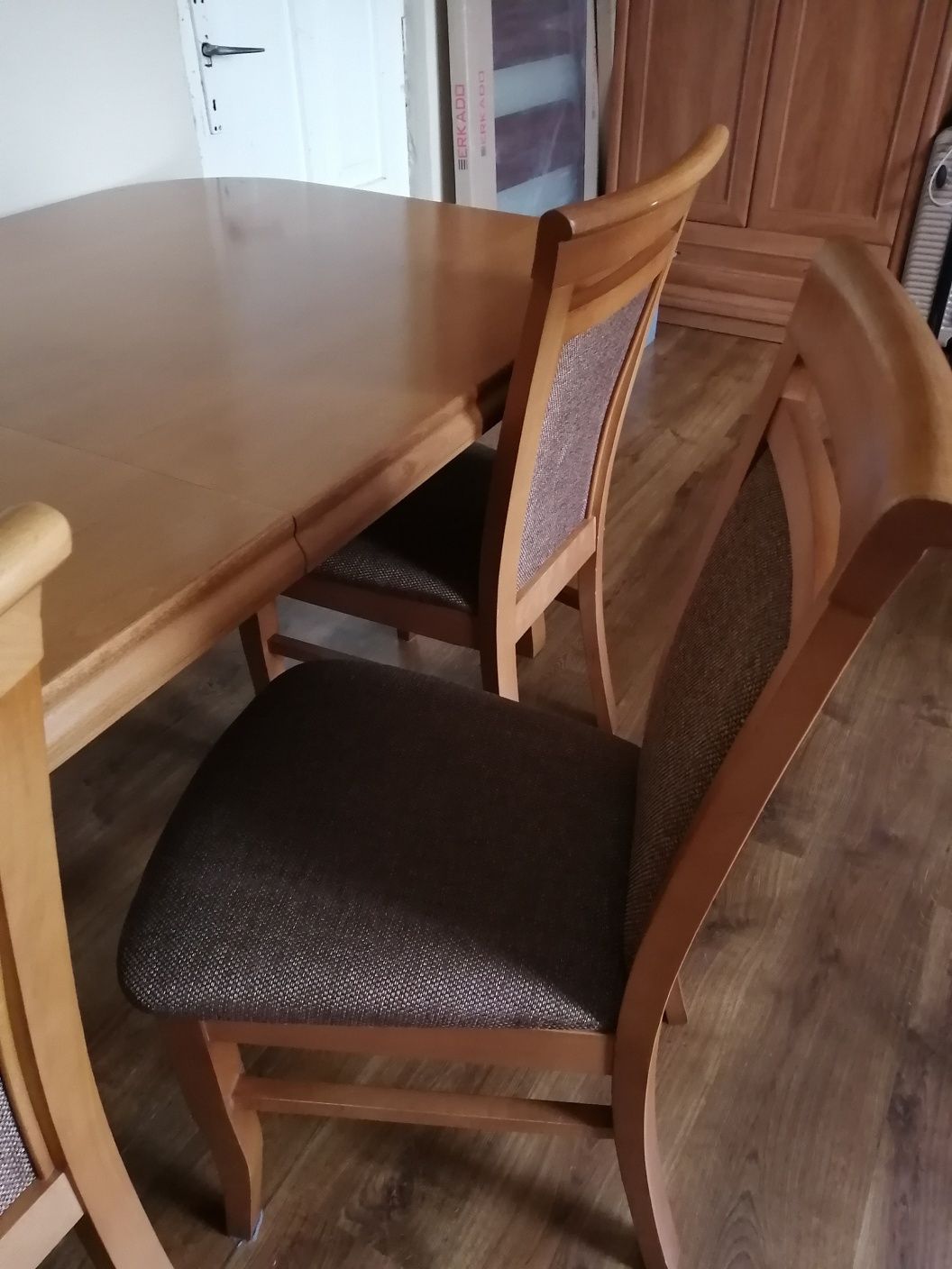 Stół rozkładany plus 12 krzeseł