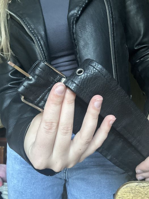 Шкіряна куртка жіноча