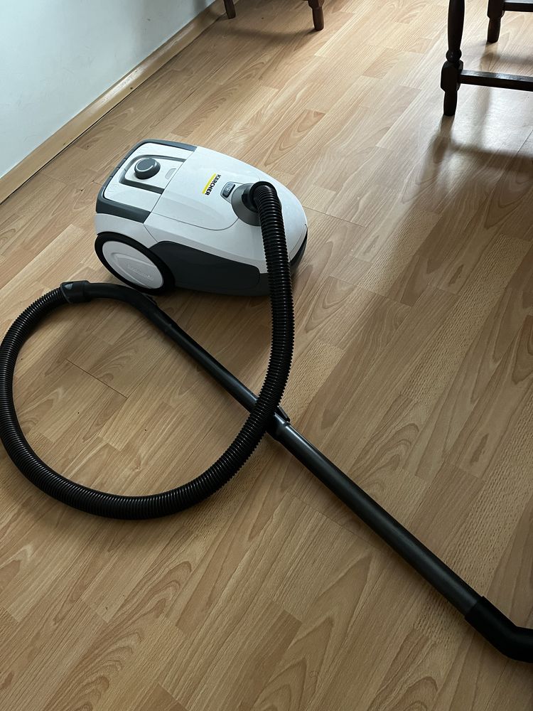 Пилосос для сухого прибирання з мішком Karcher VC 2 Premium