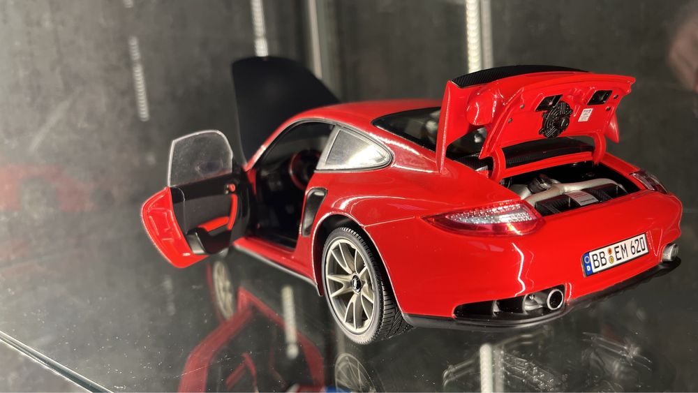 Porsche 911 997 GT2 RS - Minichamps 1/18