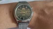 Relógio Orient Crystal automático com calendário e mostrador verde