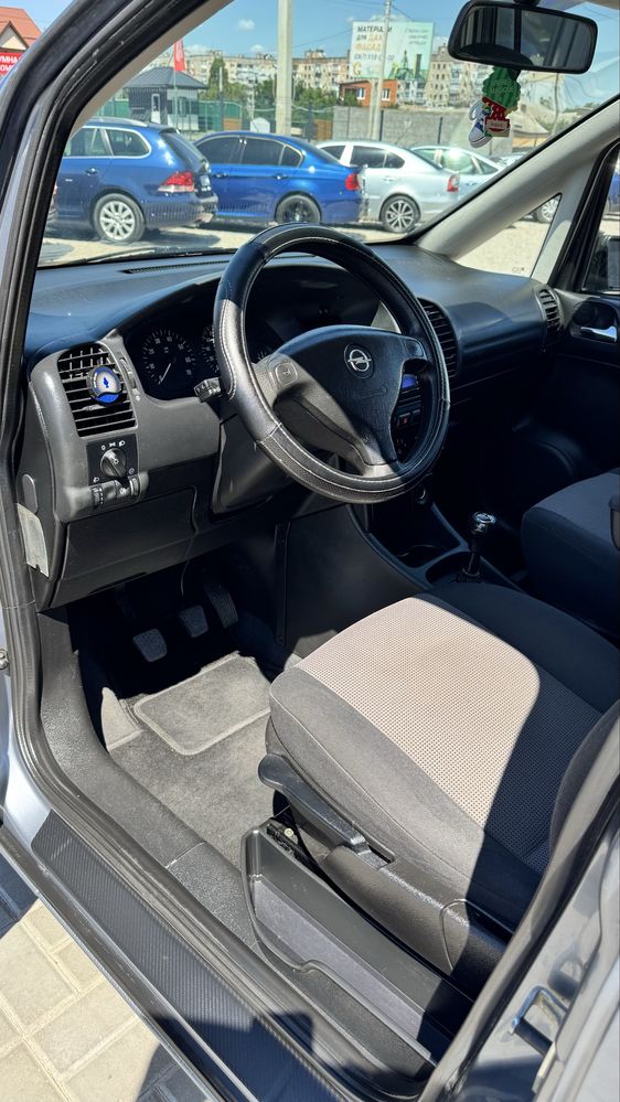 Opel Zafira Опель Зафира 2004 р 1,6 бенз 7 місць 5МКПП