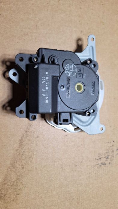 Toyota silniczek nagrzewnicy AE063.700.8610, 113.800.2051 Denso